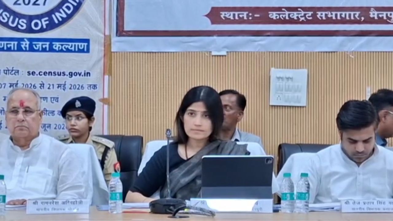 मैनपुरी में दिशा समिति की बैठक, सांसद Dimple Yadav ने अधिकारियों को दिए सख्त निर्देश