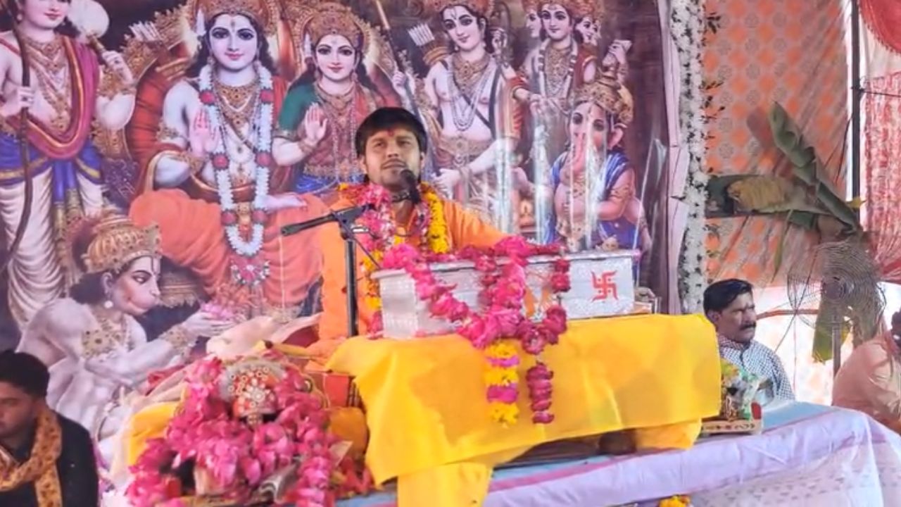 Etawah News: अहंकार पर धर्म की जीत का संदेश… रामकथा में सूपनखा प्रसंग सुन झूमे श्रद्धालु