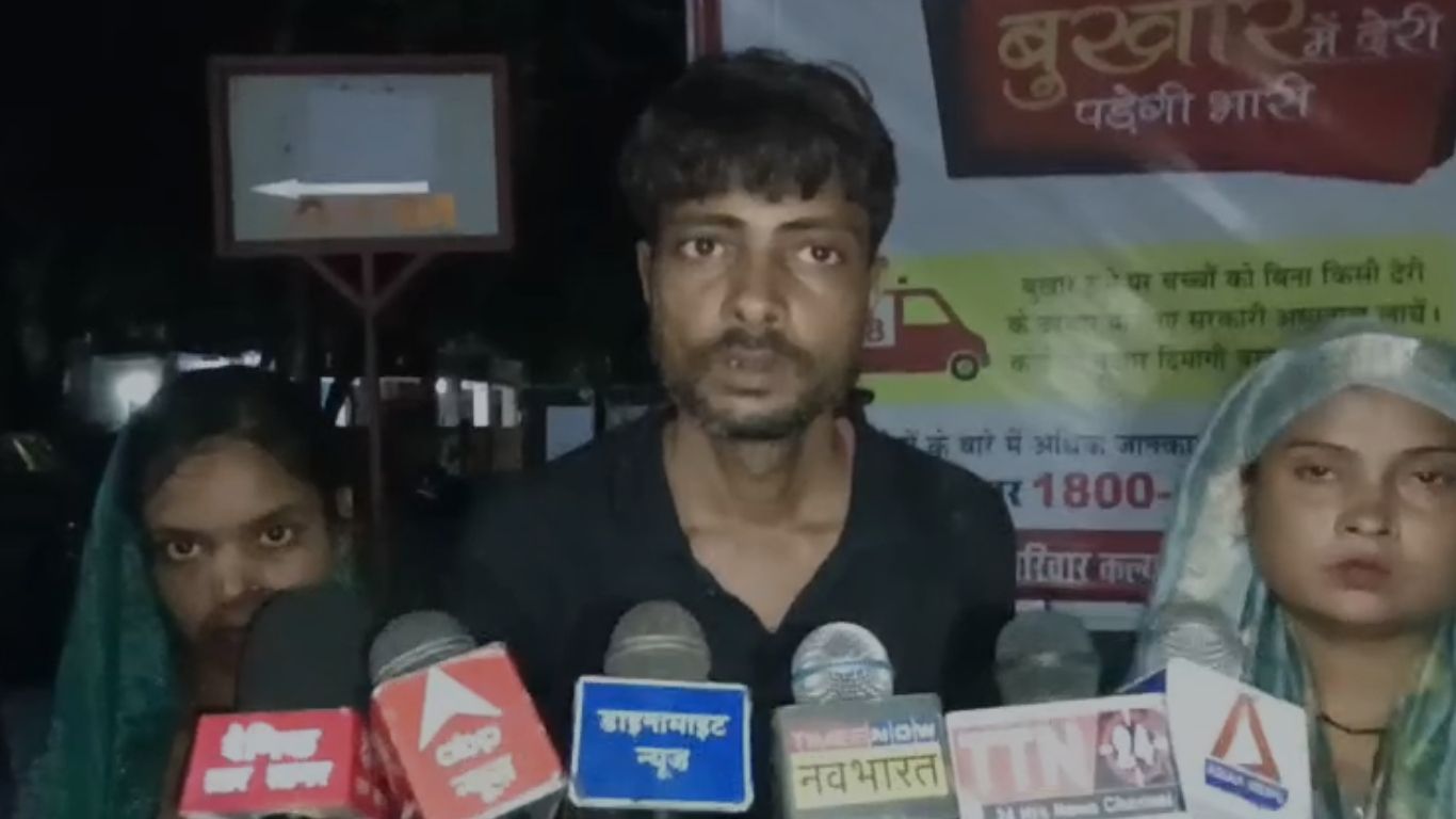 अब ग्रामीणों ने DM से मांग की है कि सभी निर्दोष लोगों के खिलाफ दर्ज मुकदमे को वापस लिया जाए और निष्पक्ष जांच कर वास्तविक दोषियों पर कार्रवाई की जाए, ताकि उन्हें न्याय मिल सके।