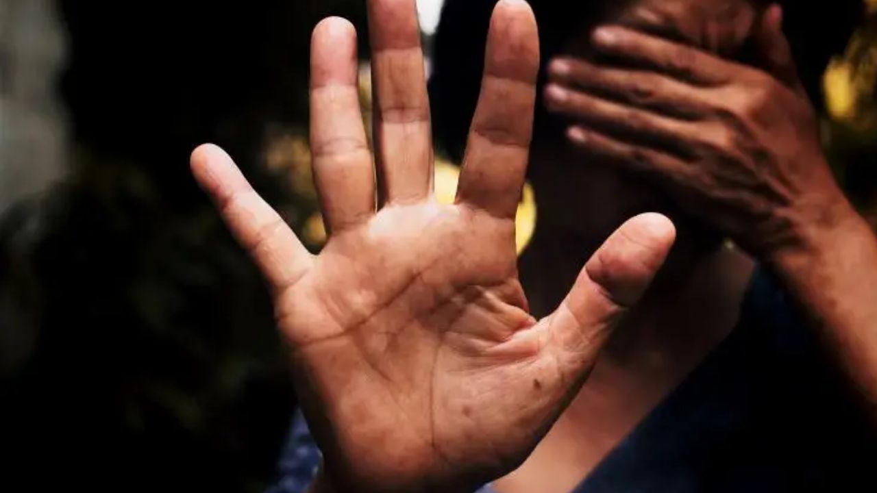 “जीते जी मर गई वो…” फिरोजाबाद में विवाहिता के आरोपों से मचा हड़कंप, FIR दर्ज