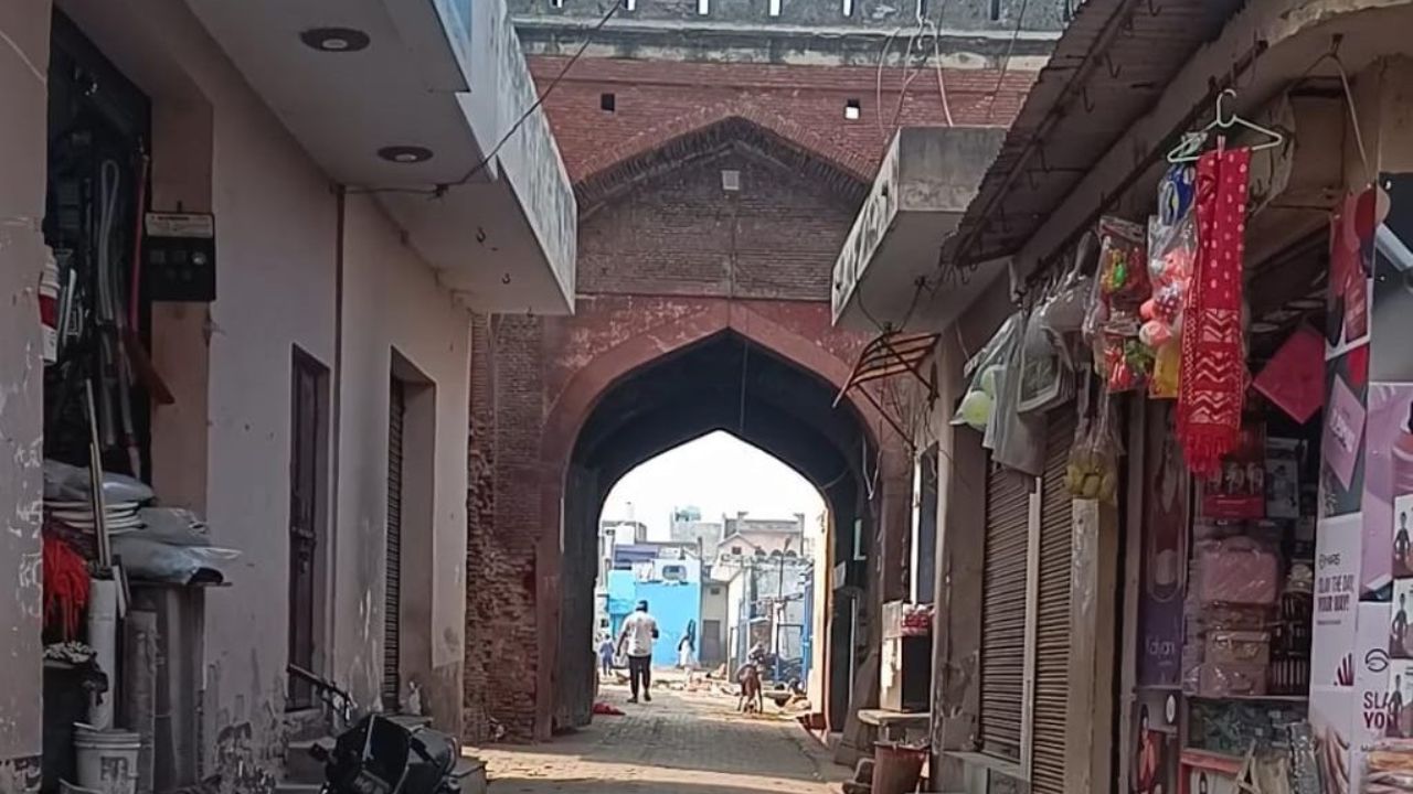 गाजियाबाद से मुरादनगर तक! घरों पर चस्पा हुए नोटिस से मची हलचल