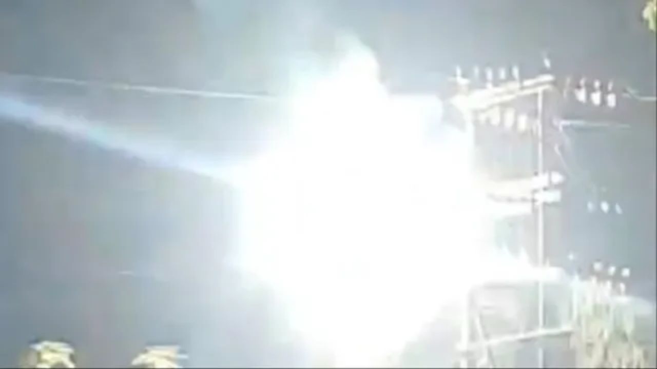 Ghaziabad Power Cut: भीषण गर्मी के बीच बिजली व्यवस्था चरमराई, ट्रांसफार्मर जलने से कई इलाकों में ब्लैकआउट