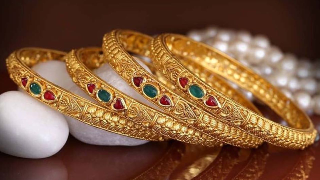 UP Gold Price: गोल्ड के दाम टूटे तो चांदी ने मचाया तहलका, सर्राफा बाजार में निवेशकों की बढ़ी बेचैनी