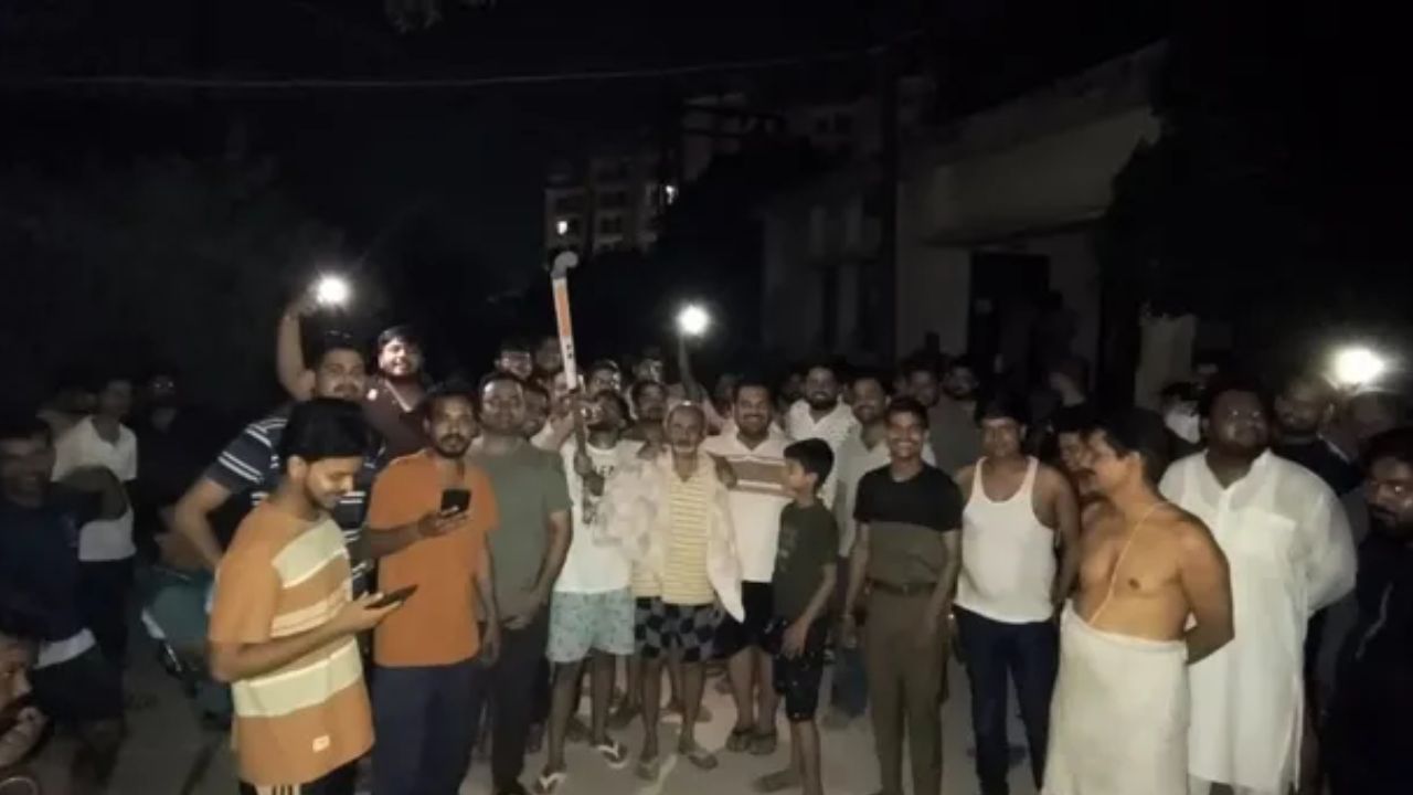 गोरखपुर में फिर फेल हुई बिजली व्यवस्था, कमिश्नर की फटकार के बाद बंद हुआ रुस्तमपुर उपकेंद्र