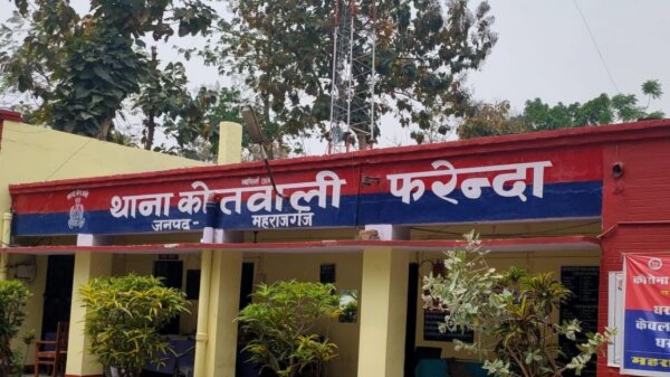 Gorakhpur News: किराना दुकान की आड़ में ‘तेल का खेल’! बोतलों और गैलनों में छुपा 268 लीटर पेट्रोल-डीजल बरामद