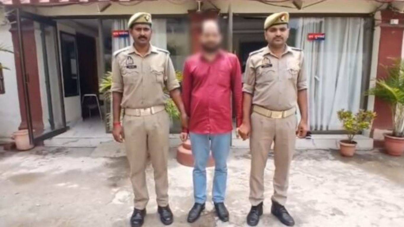 फर्जी बिलों से करोड़ों की ठगी, कैशियर निकला गबन का खिलाड़ी! गोरखपुर पुलिस का बड़ा खुलासा