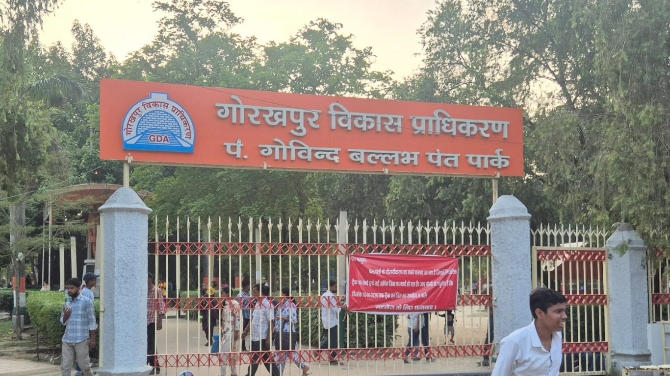 Gorakhpur News: जब जनता से पूछा महंगाई पर सवाल, तो लोगों ने सरकार को लेकर कह दी बड़ी बात!