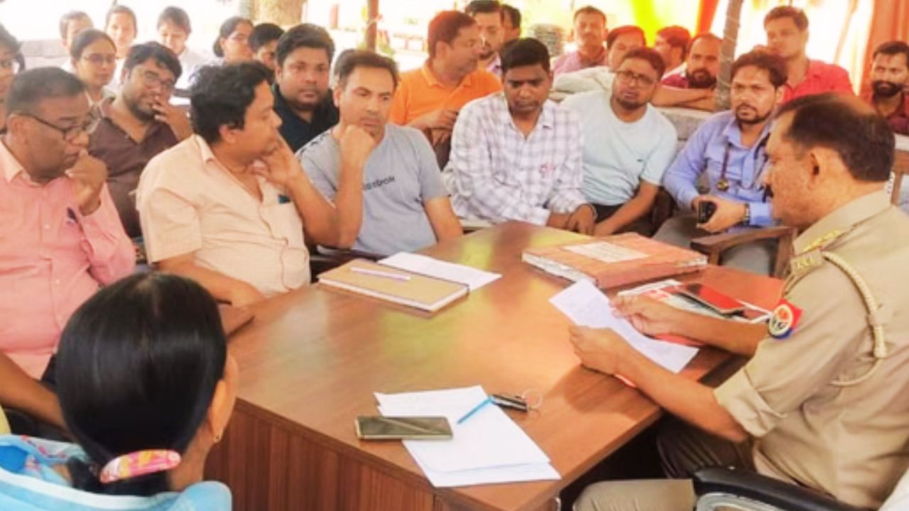 हमीरपुर जिला अस्पताल में हंगामा, डॉक्टरों से मारपीट और लूट, ओपीडी बंद कर कोतवाली पहुंचे चिकित्सक