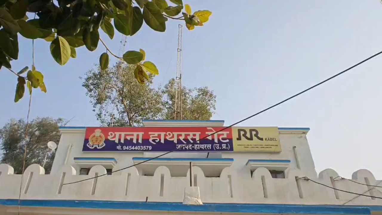 हाथरस में शनि मंदिर पर पूजा को लेकर बवाल, दो पक्षों में पथराव और फायरिंग से दहशत