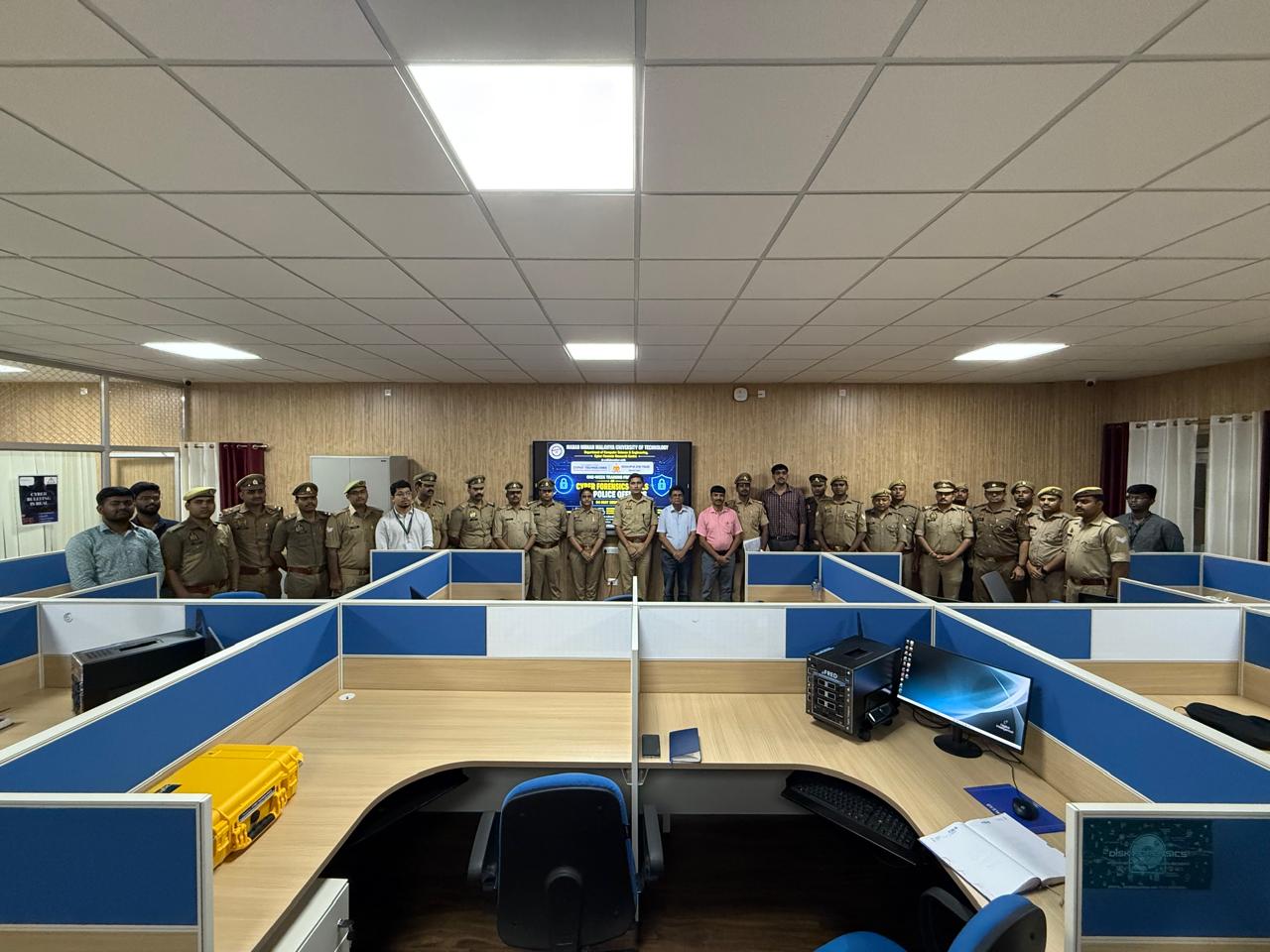 Gorakhpur: एमएमएमयूटी में पुलिस अधिकारियों के लिए साइबर फॉरेंसिक्स प्रशिक्षण,अपराधों से निपटने के लिए तकनीकी पर जोर,
