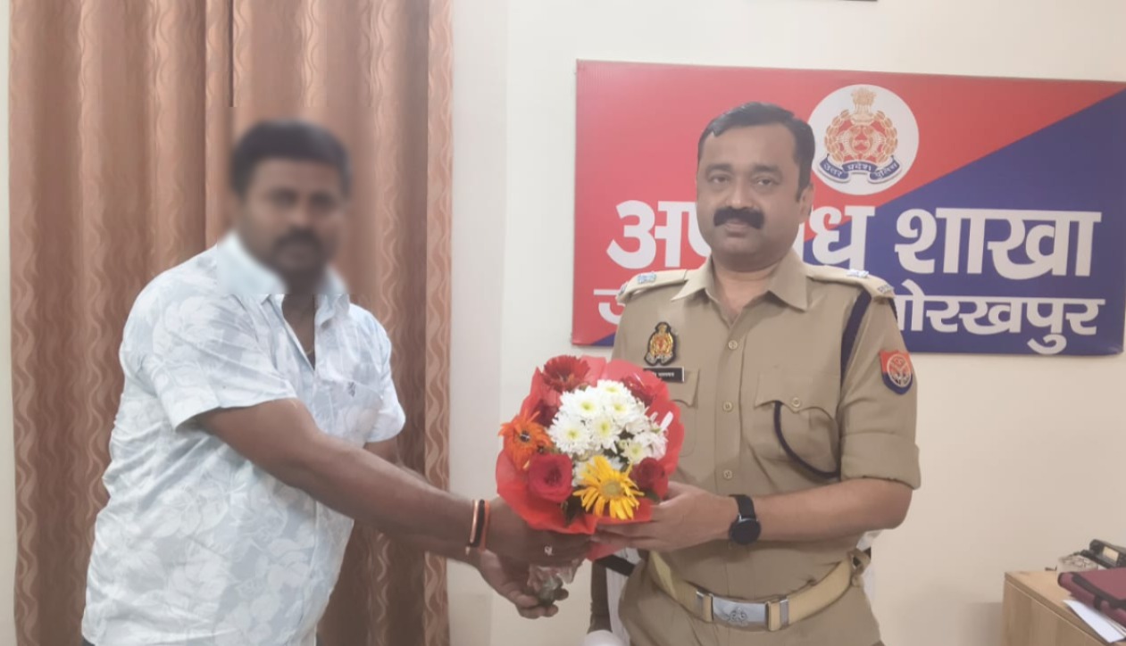 Gorakhpur: पुलिस ने 24 घंटे के भीतर कैसे वापस दिलाए लाखों रुपये? गोरखपुर में बिना OTP हुई बड़ी ठगी और पुलिस का चौंकाने वाला खुलासा