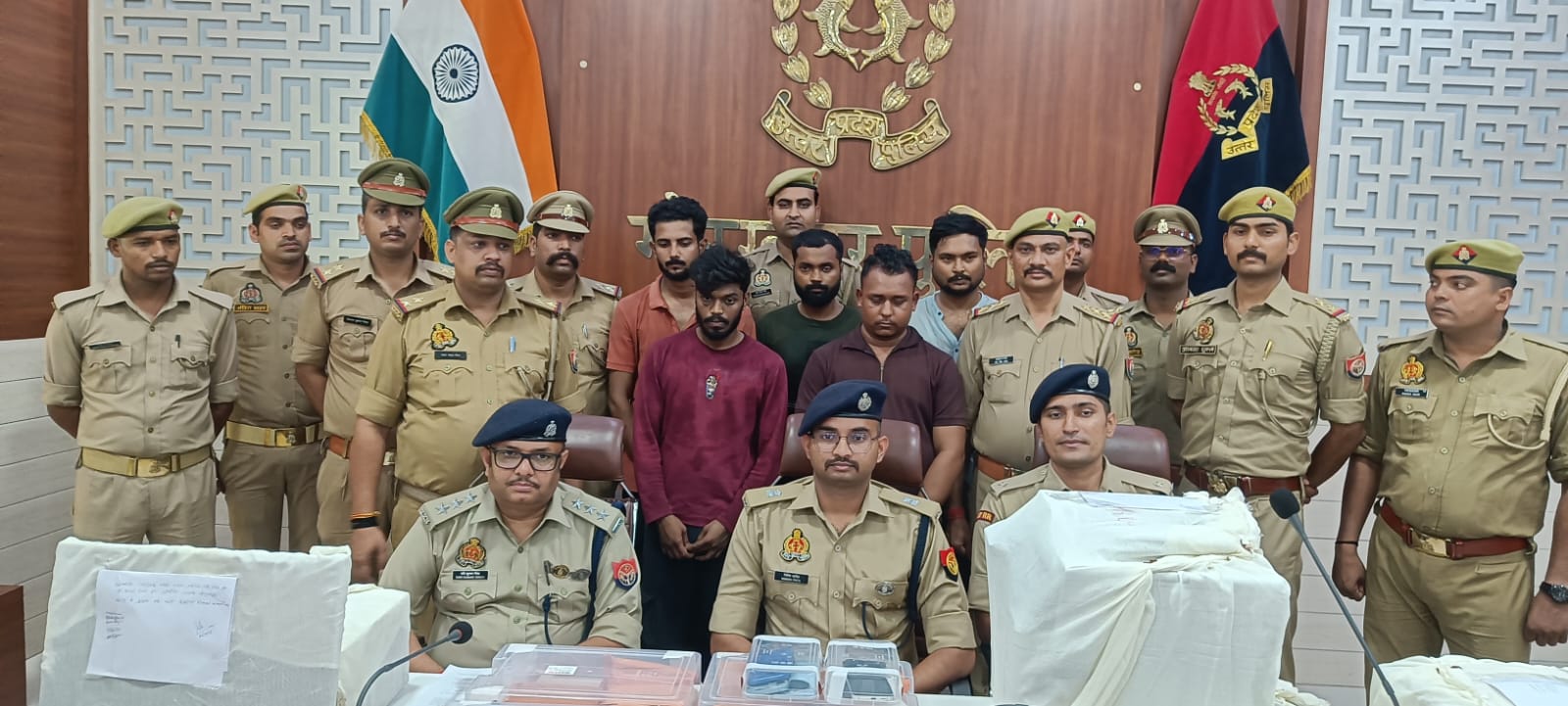 गोरखपुर में नकली नोट फैक्ट्री का भंडाफोड़: ऐसे चल रहा था ‘करेंसी प्रिंटिंग रैकेट’, 5 गिरफ्तार