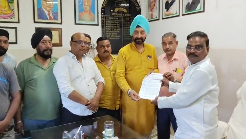 टूटी सड़कें, ठप कारोबार! बदहाल व्यवस्था पर व्यापारियों का फूटा गुस्सा