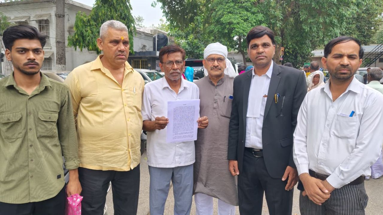 मुजफ्फरनगर में Jameel Ansari ने डीएम से लगाई गुहार, बोले- रंजिश में हो रहा उत्पीड़न