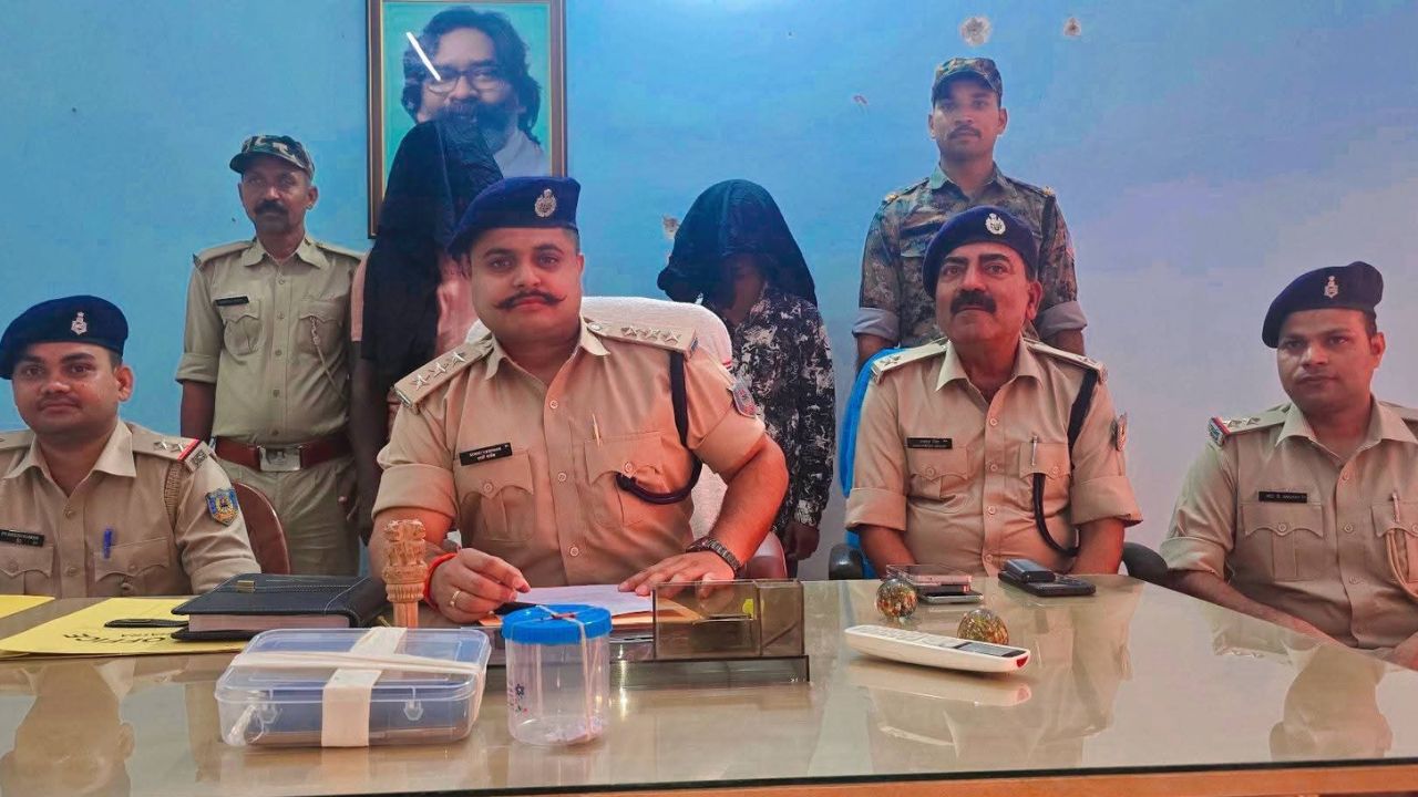 Jharkhand News: चतरा में ब्राउन शुगर तस्करी पर पुलिस का बड़ा एक्शन, दो धंधेबाज गिरफ्तार