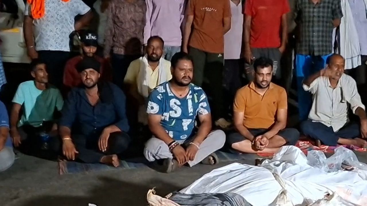 Jharkhand News: कोयला ट्रकों के आतंक से भड़का जनाक्रोश, मौत के बाद सिमरिया में घंटों सड़क जाम