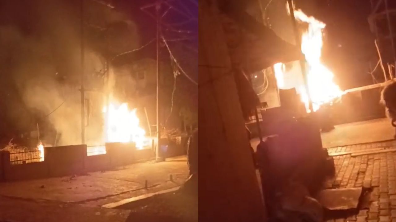 Kanpur Dehat: झींझक कांशीराम कॉलोनी में ट्रांसफार्मर में भीषण आग, मचा हड़कंप