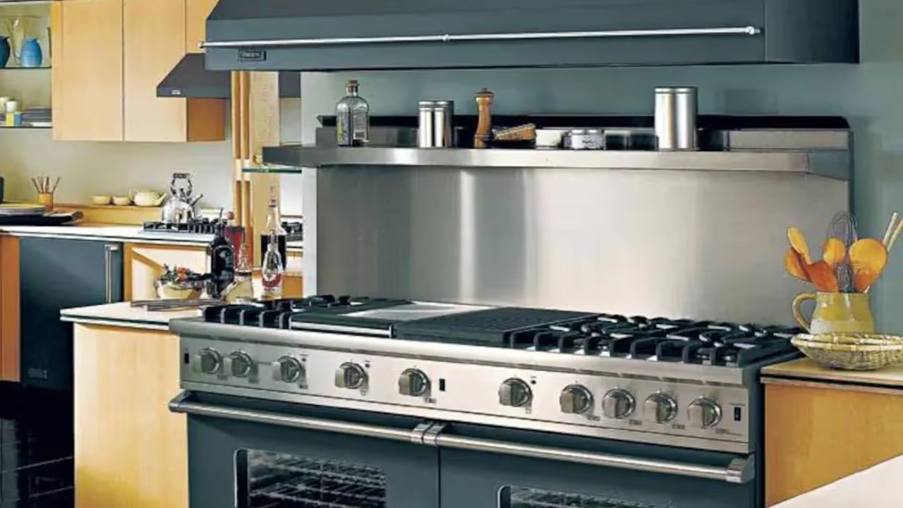 Kitchen Risk: किचन में रखी ये आम चीजें बन सकती हैं कैंसर का कारण, डॉक्टरों ने दी चेतावनी