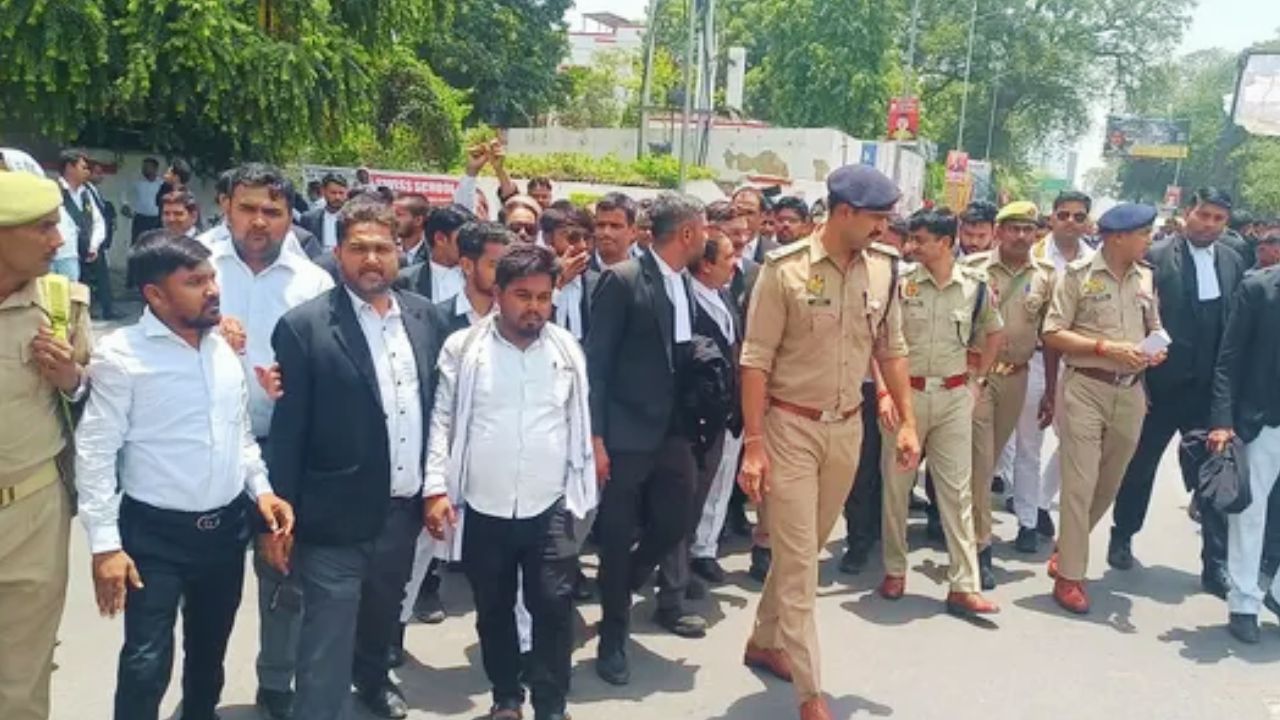 प्रयागराज SRN Hospital में बड़ी कार्रवाई! 20 डॉक्टर सस्पेंड, हंगामे के बाद कार्रवाई
