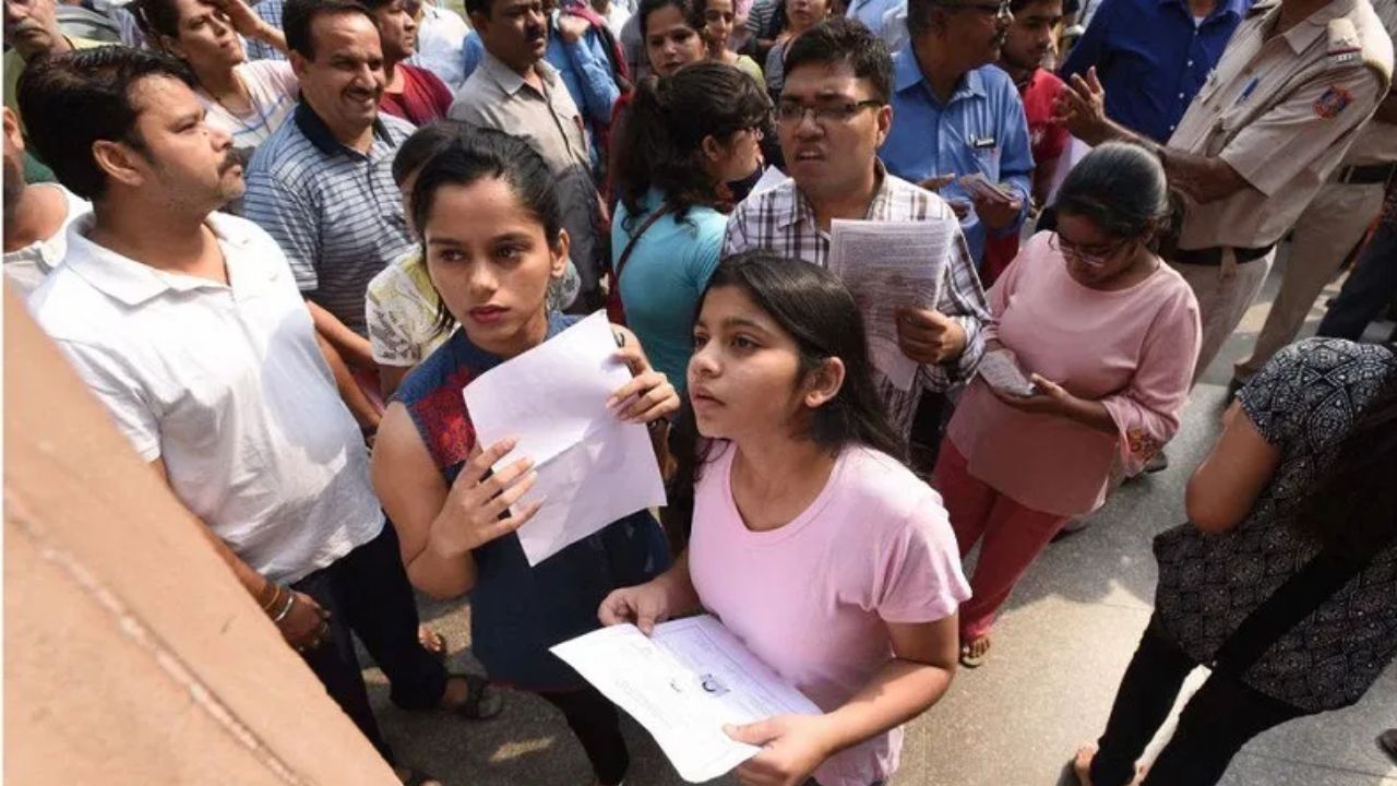 UP Lekhpal Bharti Controversy: वायरल वीडियो से मचा बवाल, पेपर लीक और धांधली के आरोपों पर बढ़ी बहस