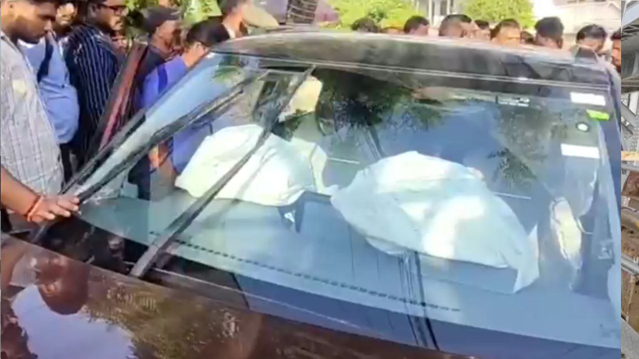 लखनऊ में डेमो कार का कहर! कई लोगों को रौंदते हुए SUV से भिड़ी, महिला चालक हिरासत में