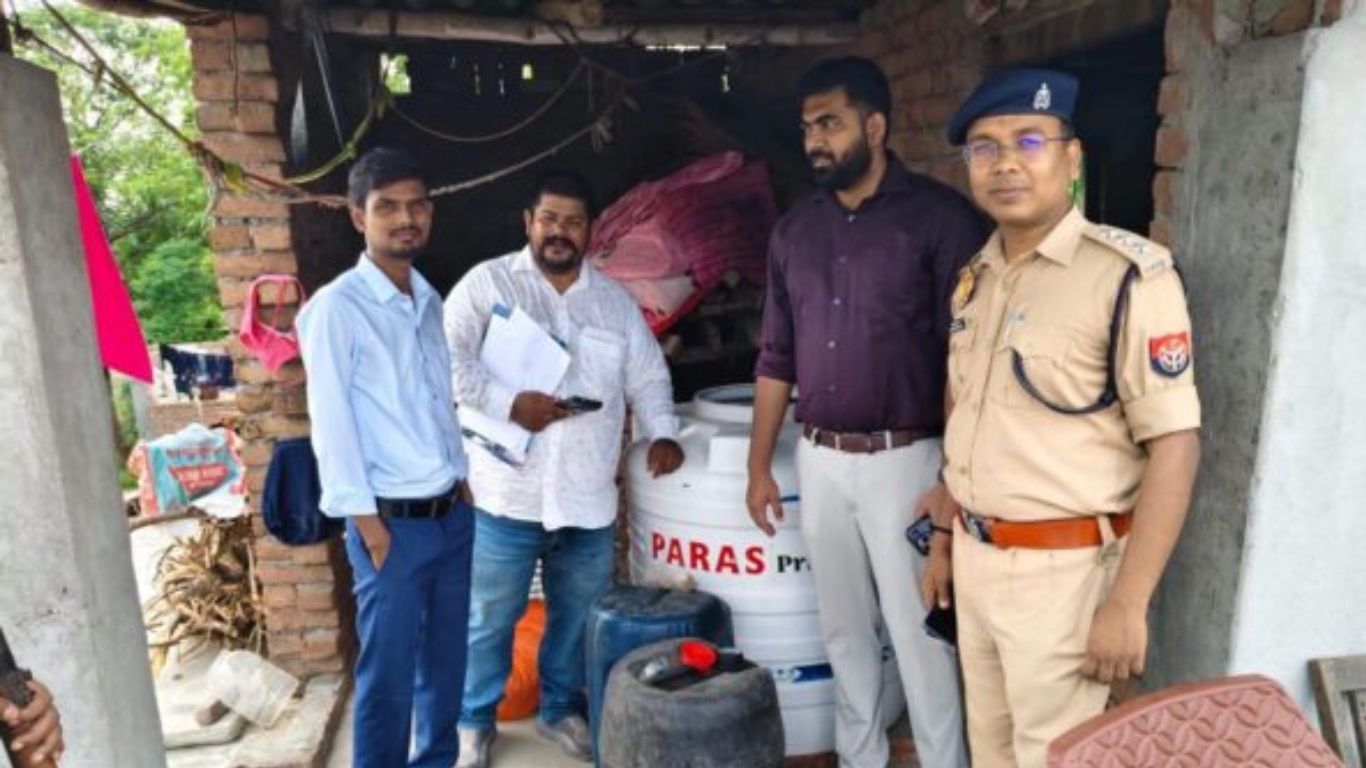 डीजल छिपाने का ऐसा तरीका देखकर अधिकारी भी रह गए हैरान! जानें महराजगंज में अवैध तेल कारोबार पर कैसे कसा शिकंजा