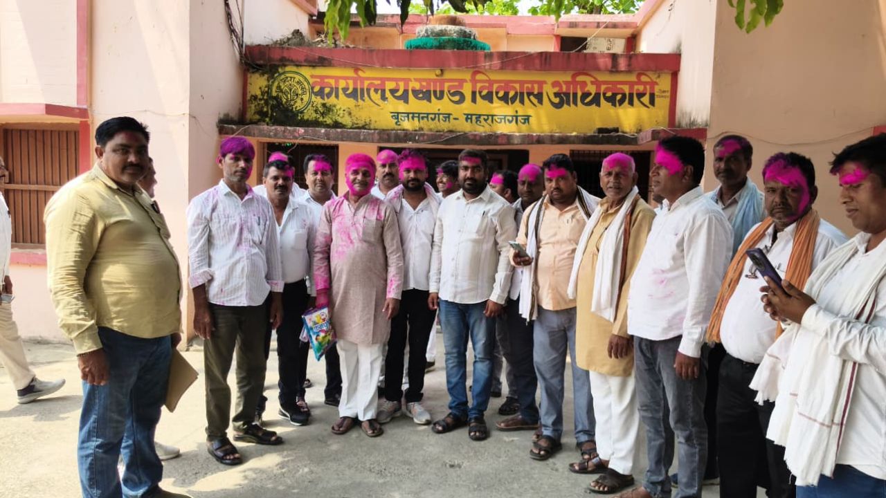 महराजगंज में खुशी की लहर: ग्राम प्रधानों का कार्यकाल बढ़ा, अब 6 महीने और संभालेंगे जिम्मेदारी