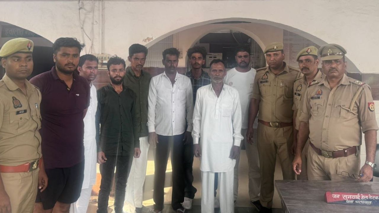 वायरल वीडियो ने खोली दबंगों की पोल! बीच सड़क पर चले लाठी-डंडे, पुलिस ने 8 आरोपियों को दबोचा
