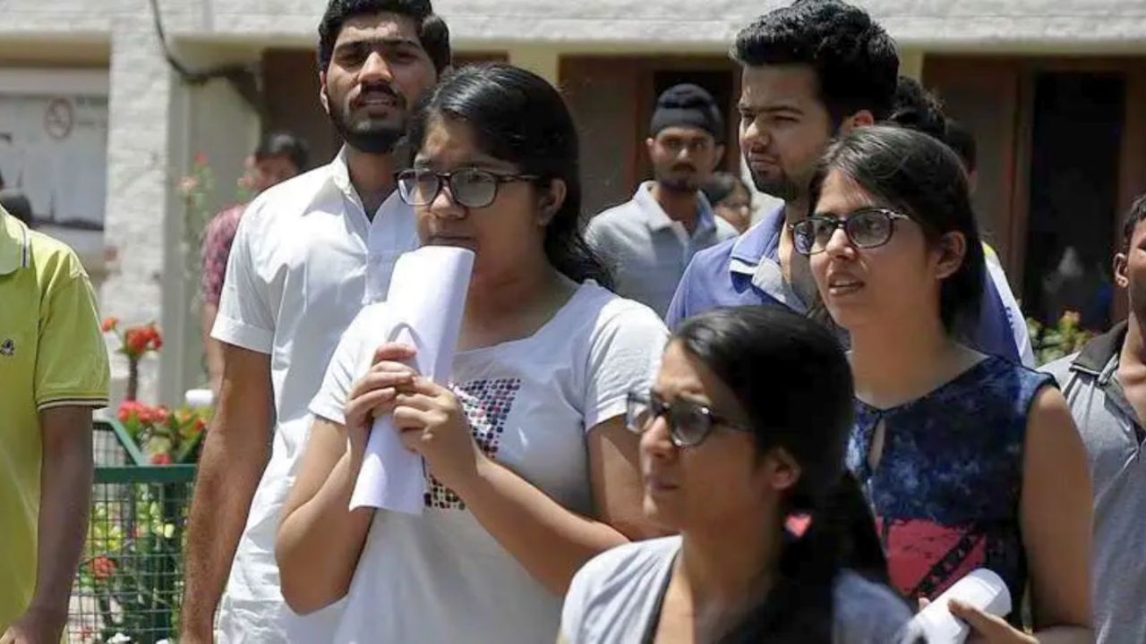 NEET UG 2026 Paper Leak: परीक्षा से पहले लीक हुआ पेपर? 140 सवाल मिले मैच, NTA के खुलासे से हड़कंप