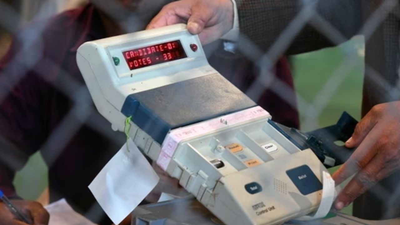 पंचकूला EVM विवाद: कांग्रेस ने स्ट्रांग रूम पर लगाए गंभीर आरोप, प्रशासन ने कहा सिर्फ डिस्प्ले में दिक्कत