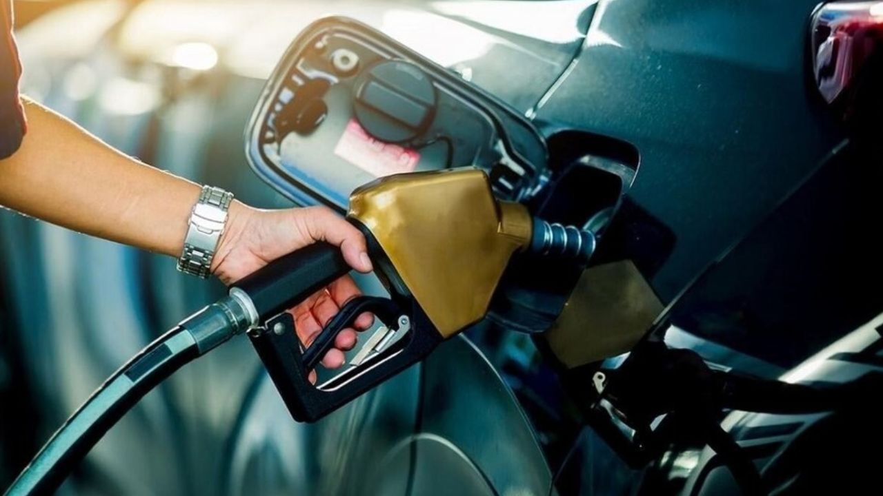Petrol Diesel Price Hike: एक हफ्ते में दूसरी बार बढ़े पेट्रोल-डीजल के दाम, दिल्ली समेत महानगरों में आम जनता परेशान