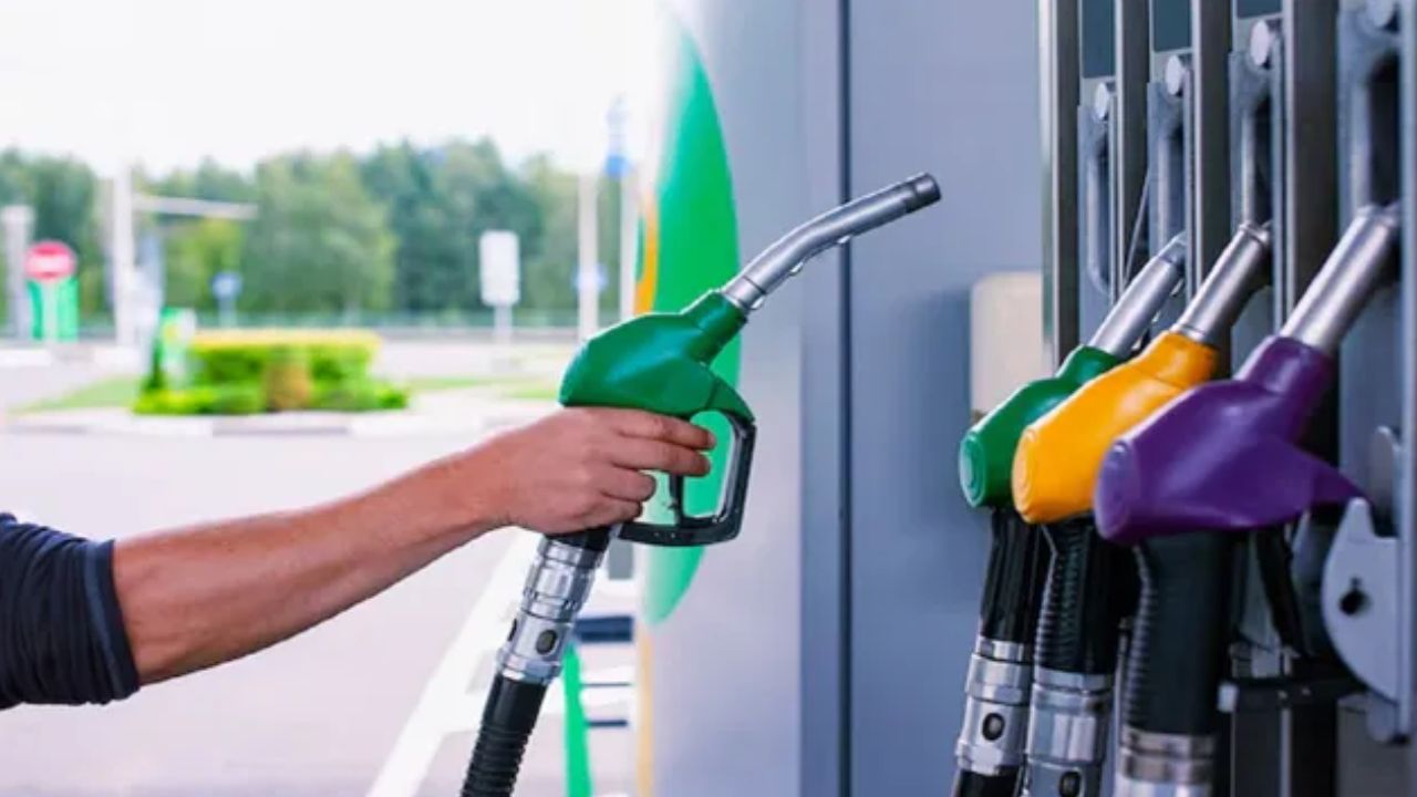 Petrol Diesel Price Today: नए पेट्रोल-डीजल रेट जारी, नोएडा-जयपुर में सस्ता हुआ तेल, पटना में मामूली उछाल