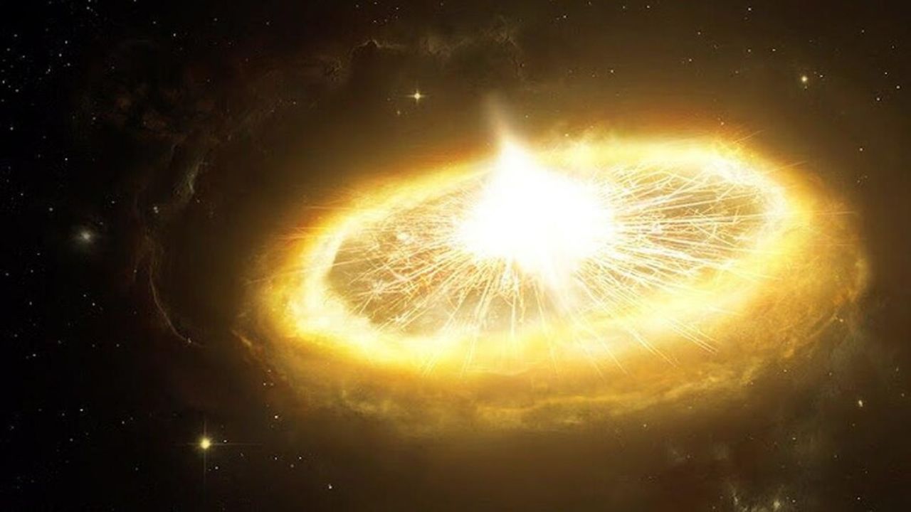 सूर्य के केंद्र में लगातार परमाणु संलयन (Nuclear Fusion) की प्रक्रिया चलती रहती है। इसमें हाइड्रोजन के परमाणु मिलकर हीलियम बनाते हैं, जिससे भारी मात्रा में ऊर्जा और प्रकाश उत्पन्न होता है।