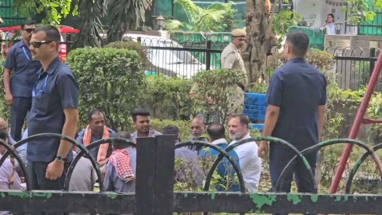 Video: Rahul Gandhi पहुंचे ऑटो चालकों के बीच, पार्क में बैठकर खाया खाना; लोगों से सुनीं समस्याएं