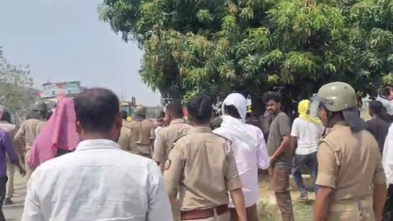चंदौली में अवैध खनन रोकने गई टीम घिरी, पुलिस से छीनी गईं गाड़ियां