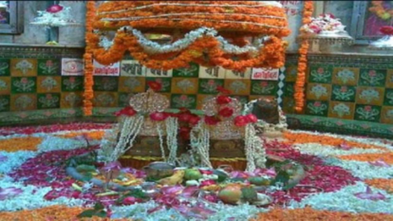 कभी नीला, कभी काला…UP के इस शिव मंदिर का रहस्य कर देगा हैरान!