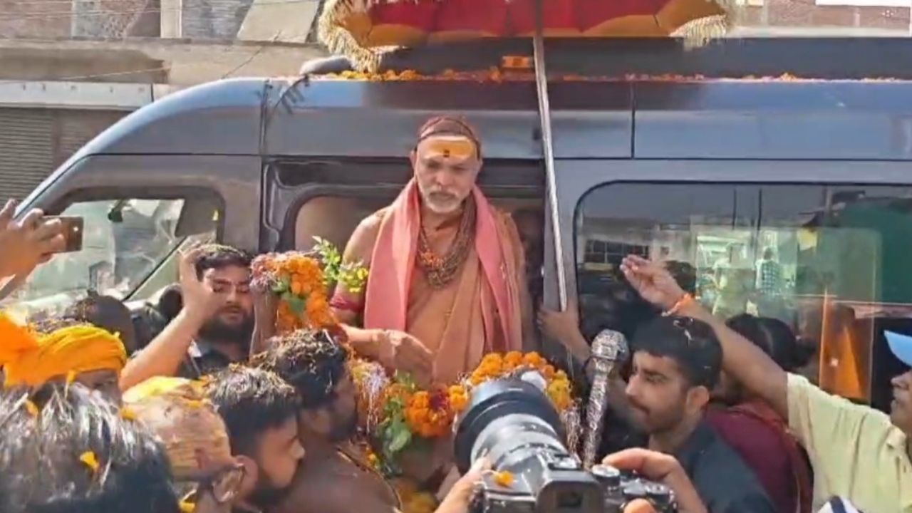कानपुर में गरजे शंकराचार्य, बोले- गौ माता के सम्मान पर नहीं हो सकती राजनीति