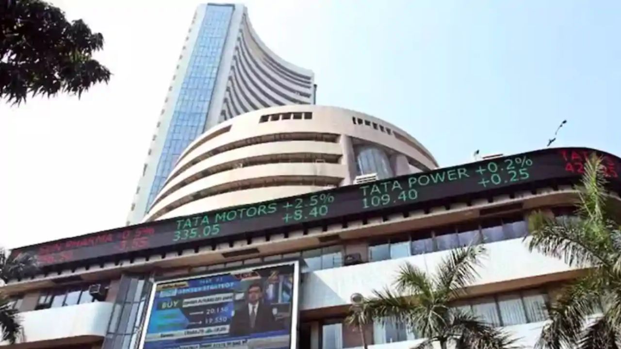 Stock Market Crash 2026: बाजार खुलते ही मचा हाहाकार! सेंसेक्स 1100 अंक टूटा, निफ्टी 23,900 के नीचे… जानिए गिरावट की 6 बड़ी वजह