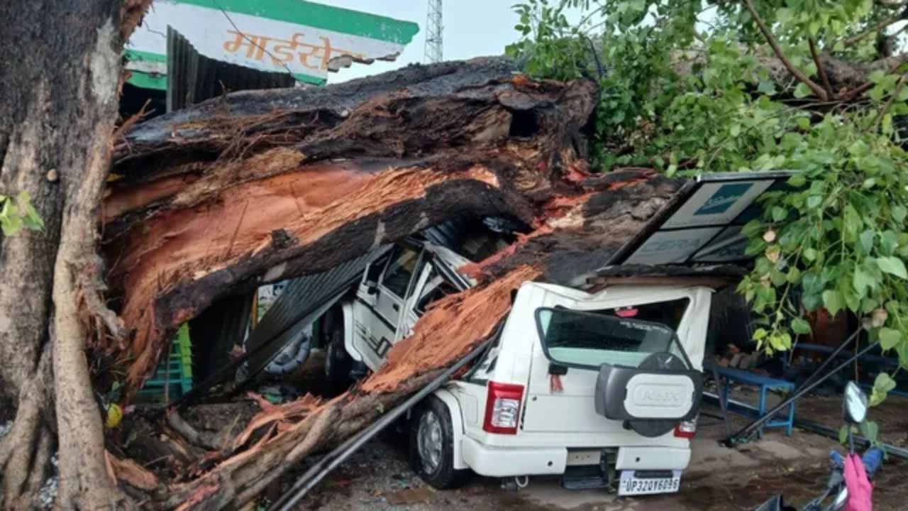 सीतापुर में मौसम का कहर: आंधी-बारिश और ओलावृष्टि से 2 की मौत, 5 घायल; कई जगह पेड़ गिरे