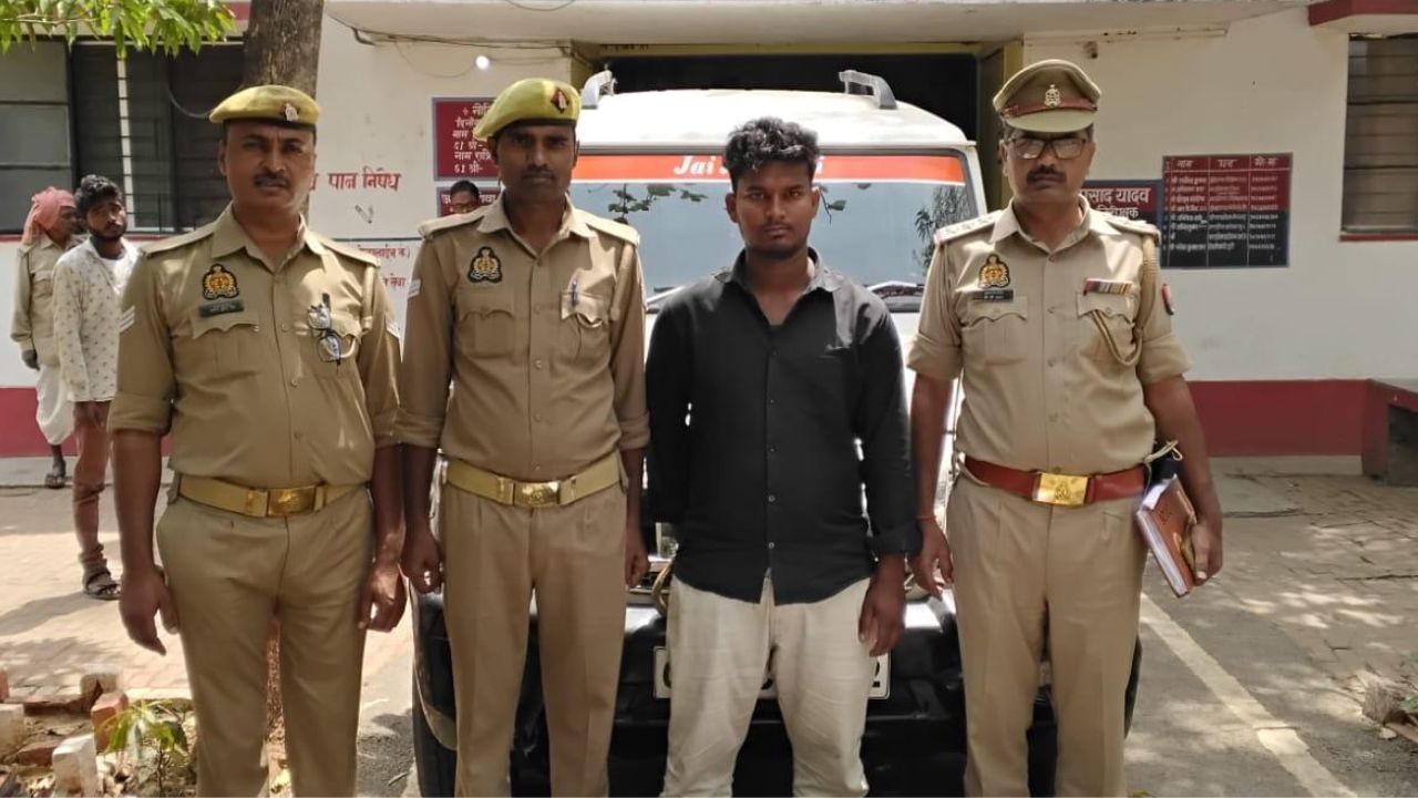 सोनभद्र पुलिस ने शराब की 96 बोतलें और 48 बीयर केन की बरामद, आरोपी को भी दबोचा