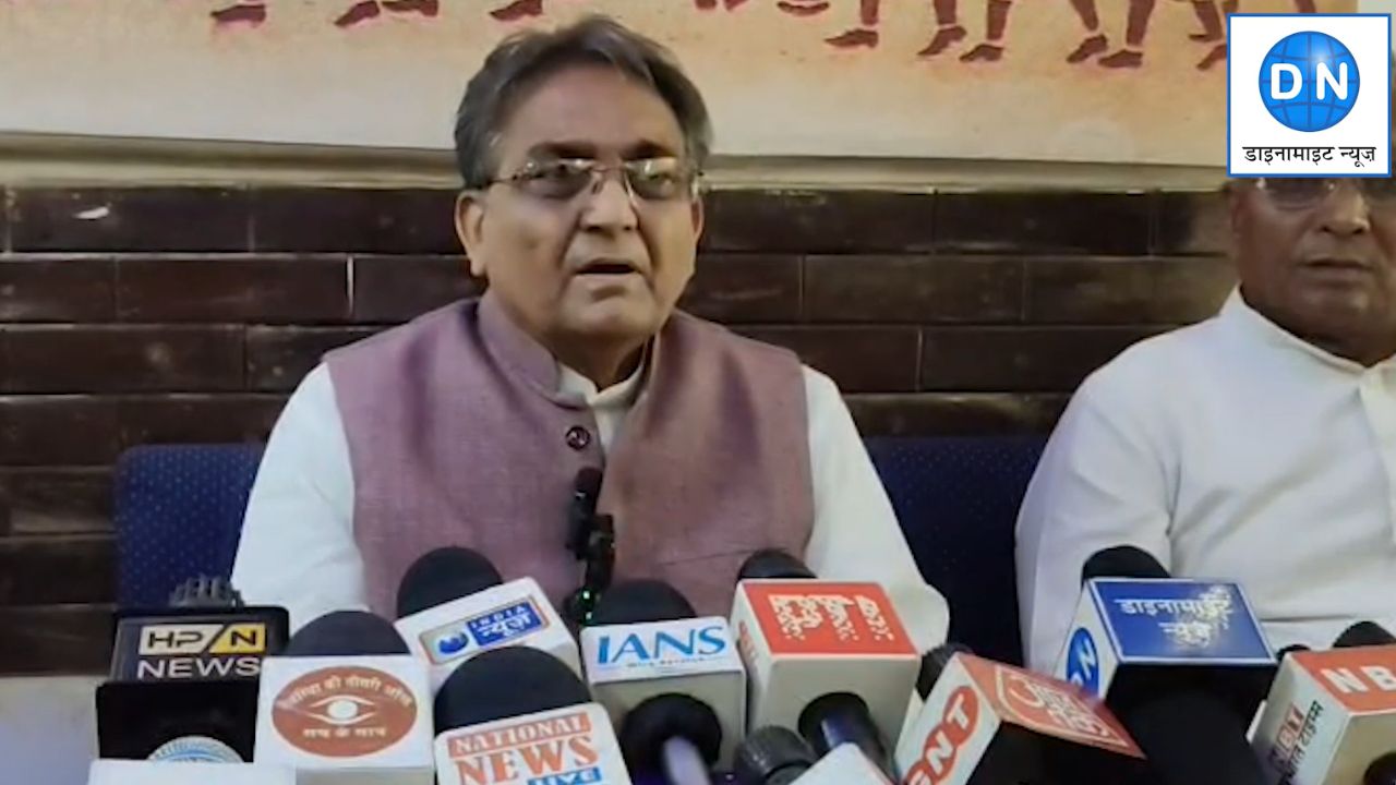 |Video| देवरिया में सपा नेता सुभाष चंद्र श्रीवास्तव ने खोला मोर्चा, लक्ष्मीपुर घटना पर बोले- बीजेपी के इशारे…