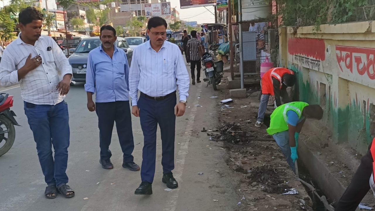 Sultanpur: जलभराव से निजात के लिए युद्ध स्तर पर जुटा प्रशासन