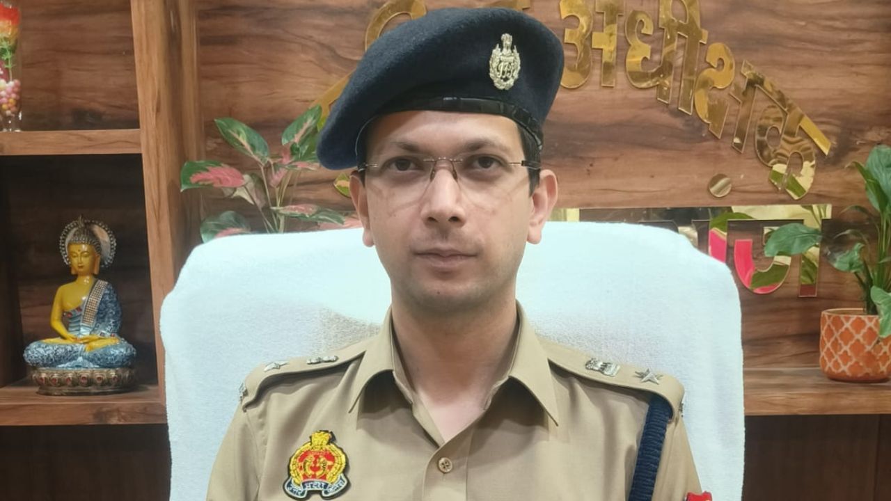एसपी शक्ति मोहन अवस्थी ने बदले 13 थानेदार, कोल्हुई पहुंचे कुंवर गौरव सिंह फिर चर्चा में आए