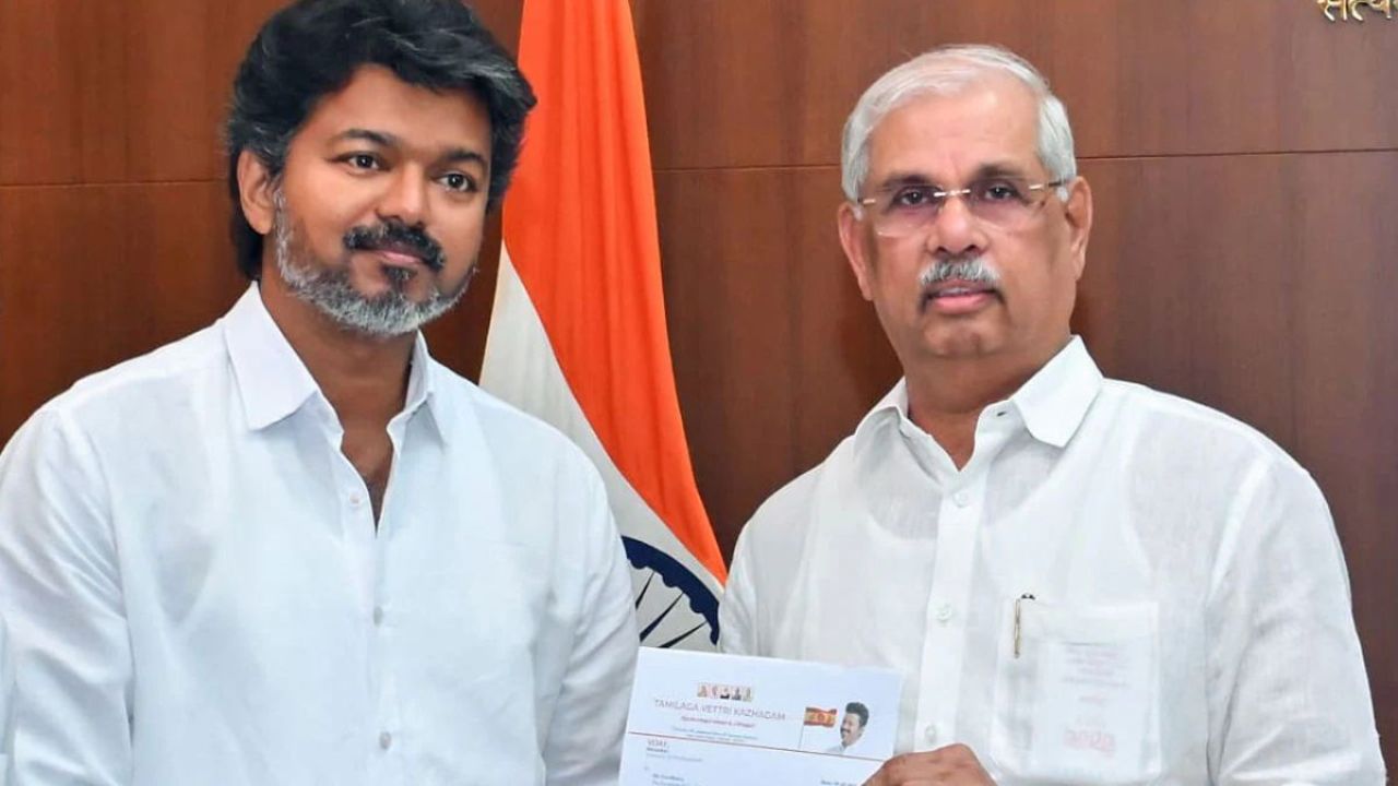 Tamil Nadu में सरकार गठन पर Suspense, Thalapathy Vijay पहुंचे राज्यपाल से मिलने