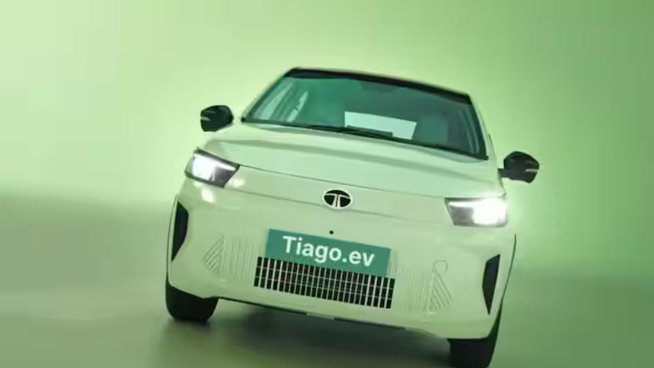 Tata ने दिखाई नई Tiago और Tiago EV की पहली झलक, इस डेट को नए लुक और 360 डिग्री कैमरे के साथ होगी लॉन्च