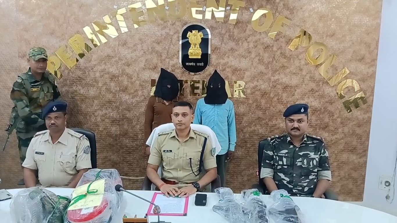 लातेहार में बड़ी कार्रवाई, JJMP के 2 उग्रवादी हथियारों के साथ गिरफ्तार