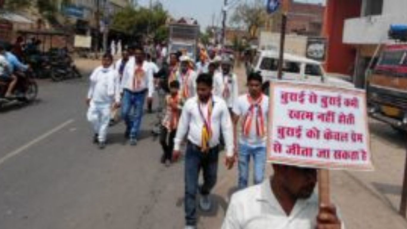 Kanpur Dehat News: बुद्ध पूर्णिमा पर झींझक नगर में निकली भव्य बुद्ध यात्रा, प्रेम और सौहार्द का दिया संदेश