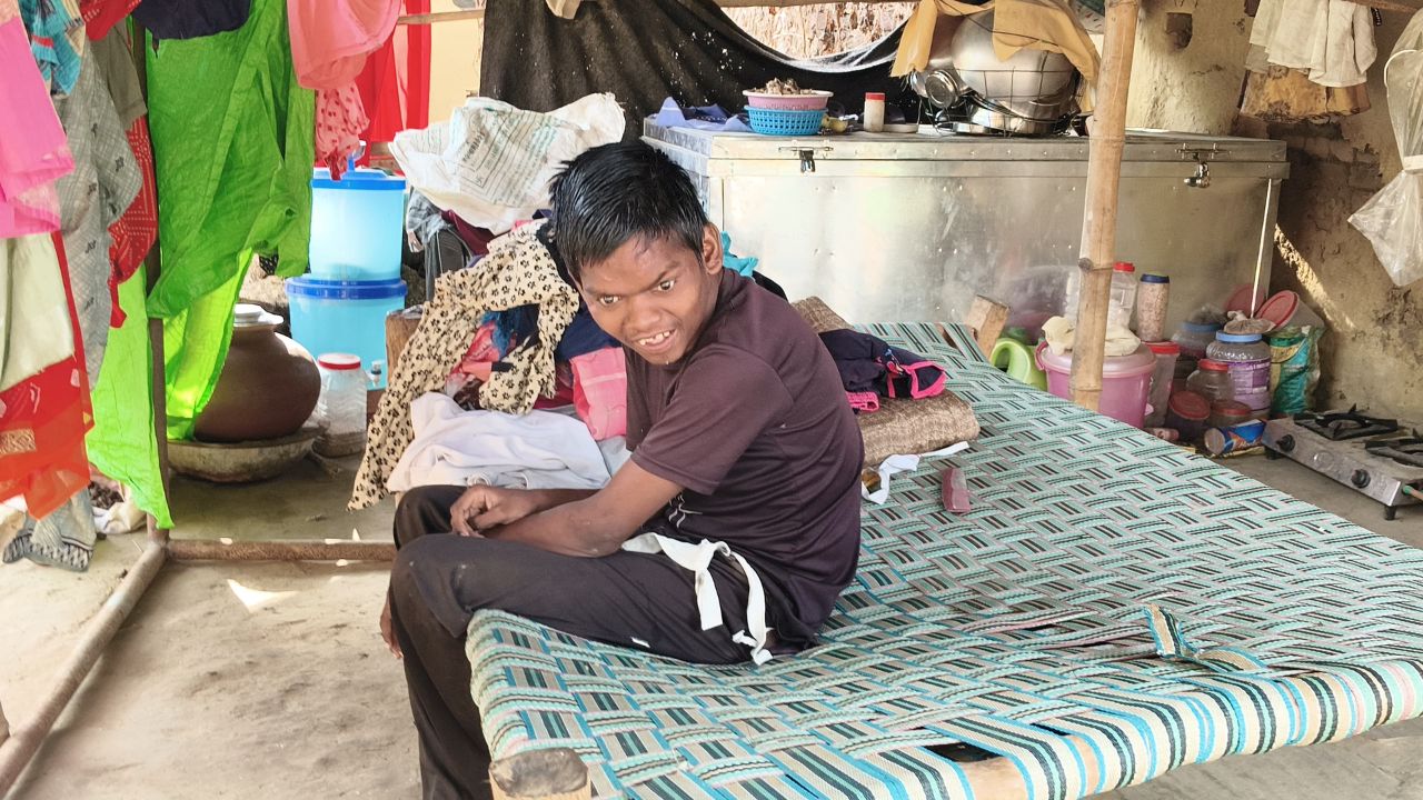 Sonbhadra News: शाहगंज मार्केट में 100 कर्मियों की टीम ने ऐसा क्या किया कि व्यापारियों और आम नागरिकों ने प्रशासन को सराहा