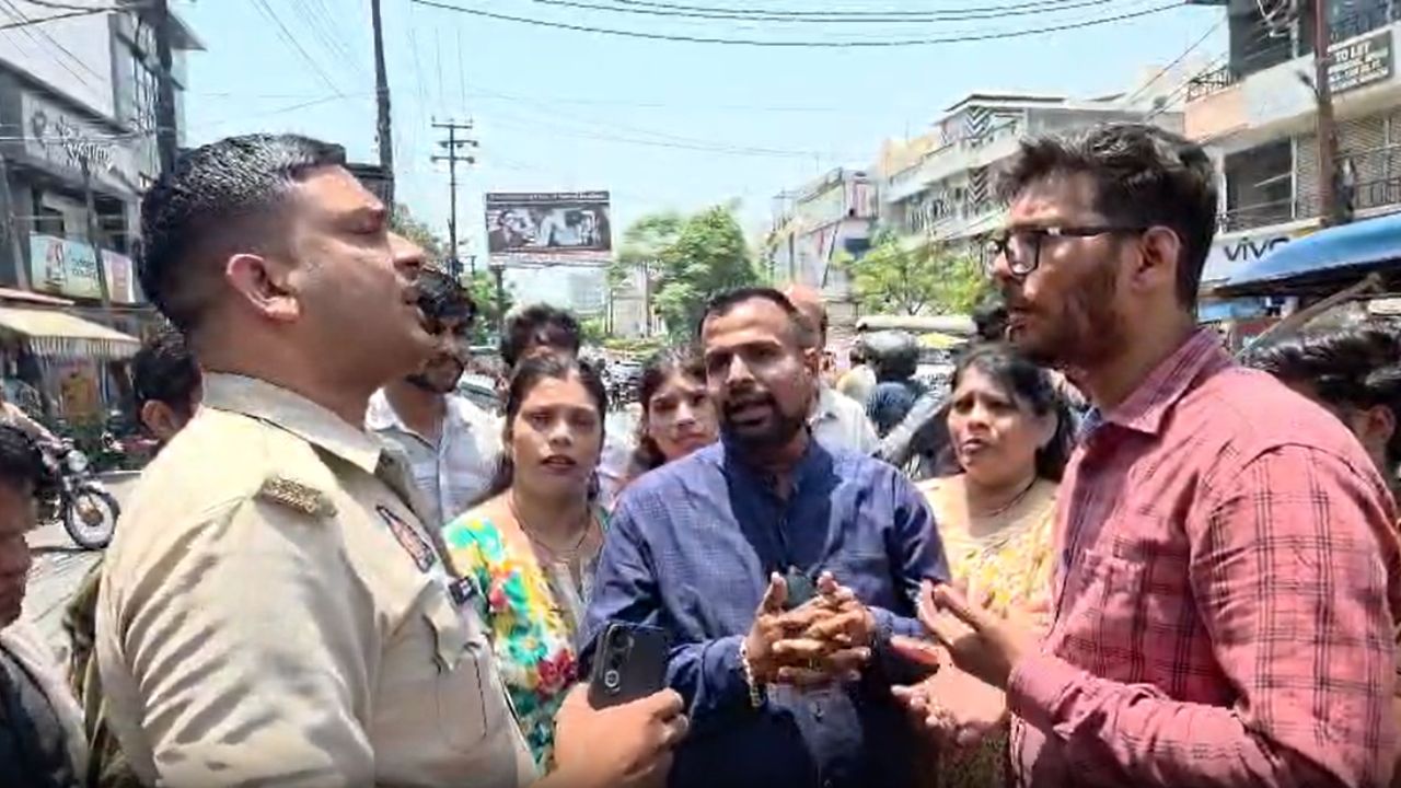 AC का ‘जनाजा’ क्यों निकाला गया? मुजफ्फरनगर में सड़क पर मचा बवाल, पुलिस ने किया हस्तक्षेप