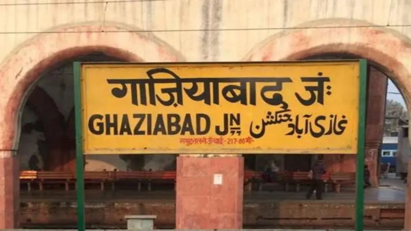 गाजियाबाद में स्वास्थ्यकर्मियों का बड़ा आंदोलन, वेतन न मिलने पर कार्य बहिष्कार